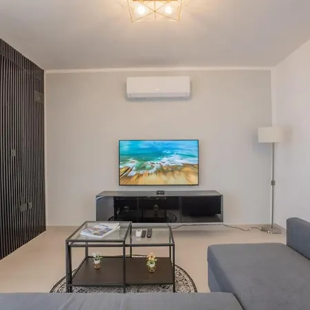 Blissnest Apartment *