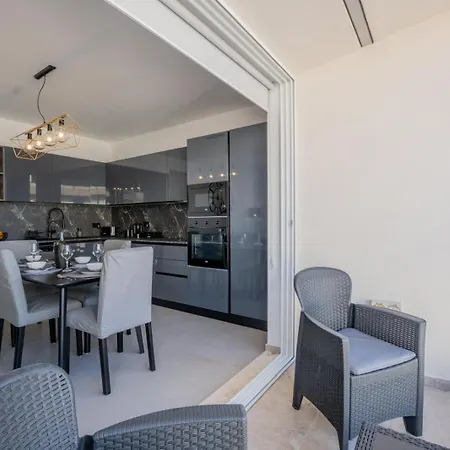 Blissnest Apartment *